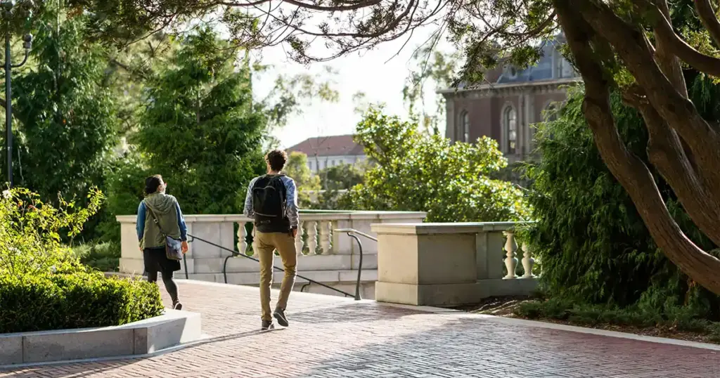 Students on US college campus.